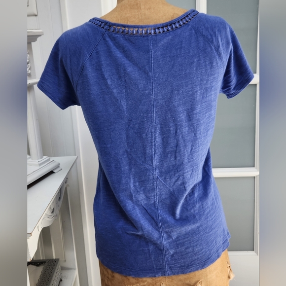 BANANA REPUBLIC Pretty Openwork Periwinkle Blue Short Sleeve Top EUC - Picture 4 of 6